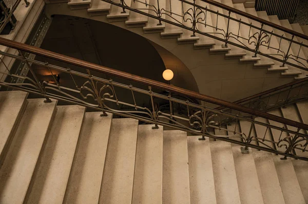 Brüksel'de Art Nouveau tarzıtaş ve demir merdiven — Stok fotoğraf
