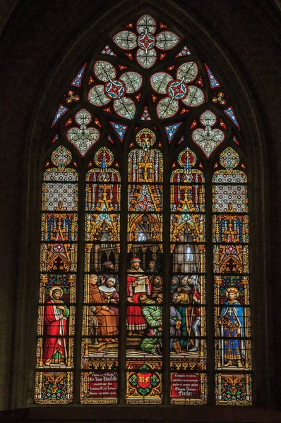 Barevné okno z barevného skla v bruselské katedrále — Stock fotografie