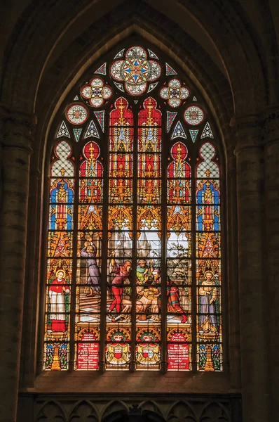 Πολύχρωμο βιτρό παράθυρα σε έναν καθεδρικό ναό των Βρυξελλών — Φωτογραφία Αρχείου