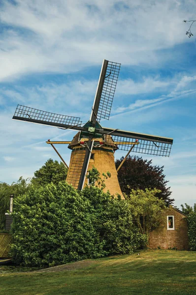 Wooden windmill with bushes and green lawn at Weesp — Stock Photo, Image