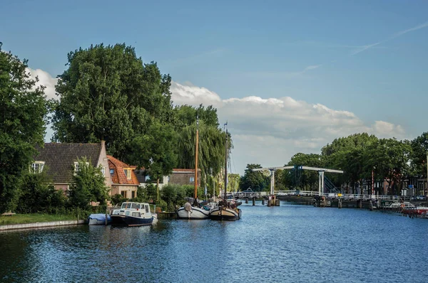 River with bridge and boats moored in a pier at Weesp — Stock Photo, Image