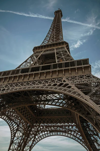 Eiffelturm aus Eisen und Jugendstil in Paris — Stockfoto