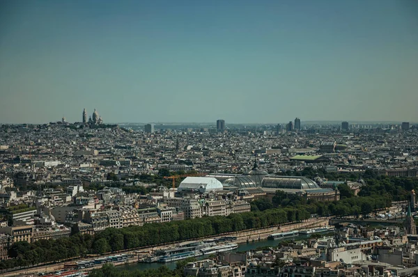 パリのエッフェル塔から見たスカイラインとセーヌ川 — ストック写真