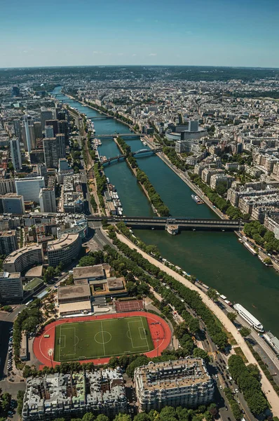 Rio Sena e edifícios vistos da Torre Eiffel em Paris — Fotografia de Stock