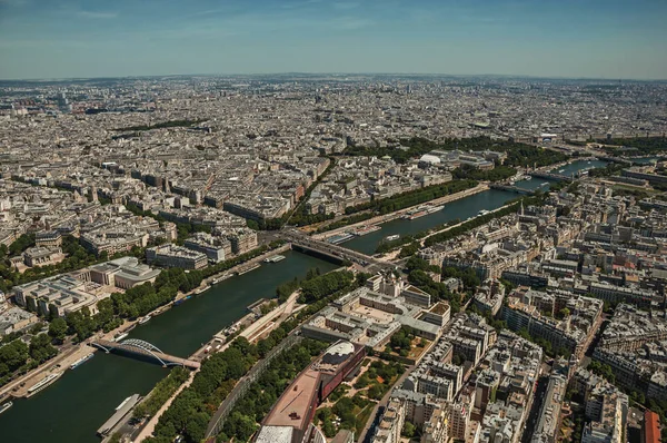 Rio Sena e edifícios vistos da Torre Eiffel em Paris — Fotografia de Stock