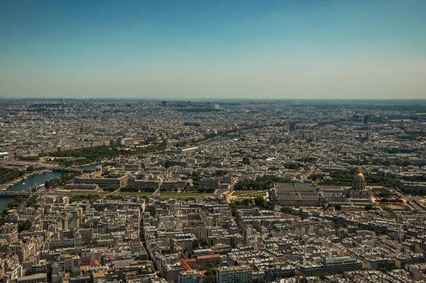 Gebäude und Kuppel der Invaliden vom Eiffelturm in Paris aus gesehen — Stockfoto