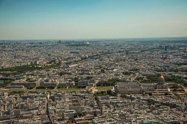 Edifícios e cúpula Les Invalides vista da Torre Eiffel em Paris — Fotografia de Stock