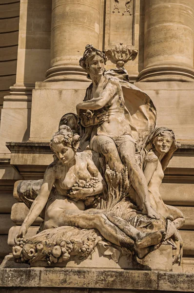 Decoración de esculturas en el Petit Palais de París — Foto de Stock