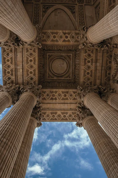 Columnas en la entrada del Panteón en estilo neoclásico en París — Foto de Stock