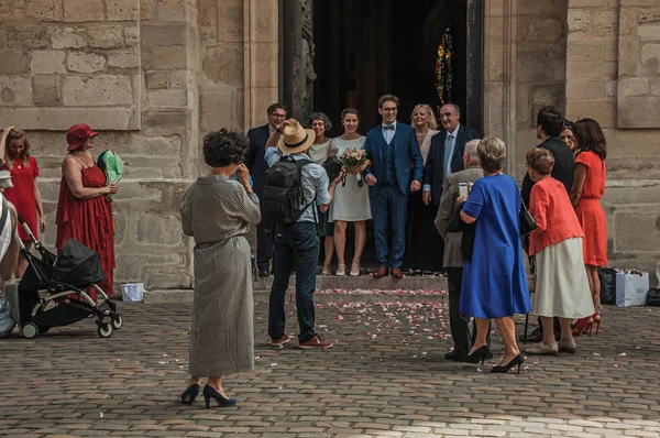 Escenas de novias y novios en París — Foto de Stock