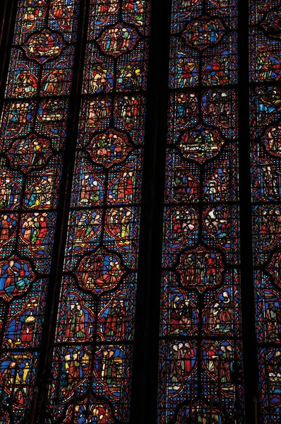 Barevná okna z barevného skla Sainte-Chapelle v Paříži — Stock fotografie