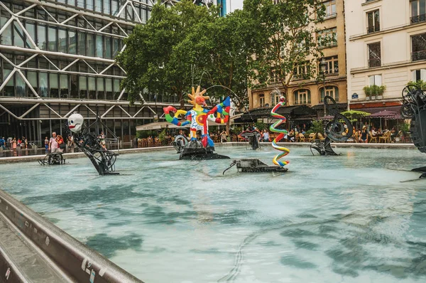 Fuente Stravinsky frente al Centro Georges Pompidou en París — Foto de Stock