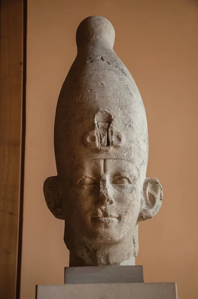 Paris'te Mısır firavunu Antik heykeli — Stok fotoğraf