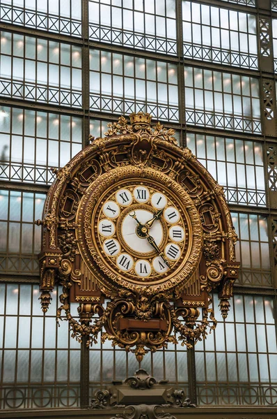 Reloj de oro en el Museo Quai d 'Orsay de París — Foto de Stock