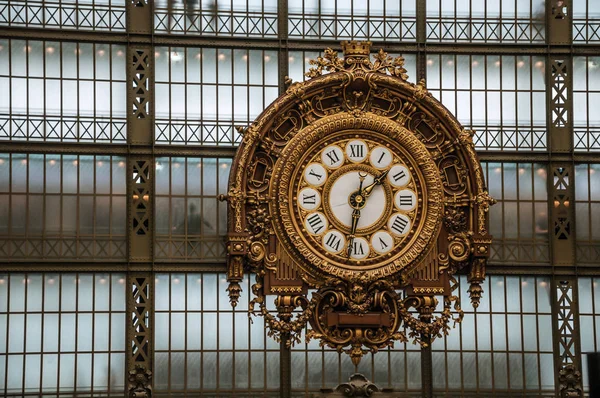 Reloj de oro en el Museo Quai d 'Orsay de París — Foto de Stock