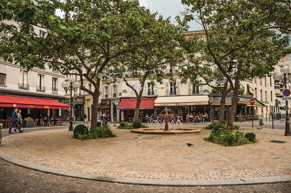 Small square with fountain in the Quartier Latin at Paris — Stock Photo, Image