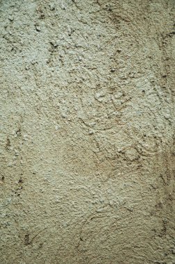 Caceres'te büyüleyici bir arka plan oluşturan eski bir duvarda kaba sıva