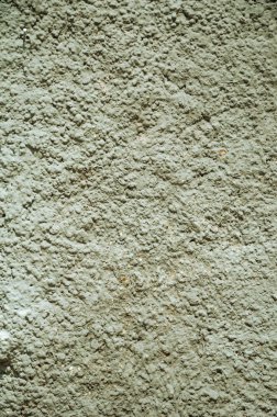 Caceres'te büyüleyici bir arka plan oluşturan eski bir duvarda kaba sıva