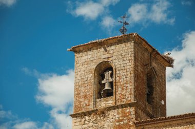 Trujillo'daki gotik San Martin Kilisesi körük kulesinin yakın çekim