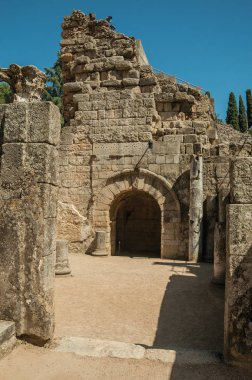 Merida Roma Tiyatrosu'nda taş duvara giriş