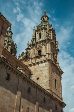 Salamanca'da Kutsal Ruh kilisesi ve çan kulesi