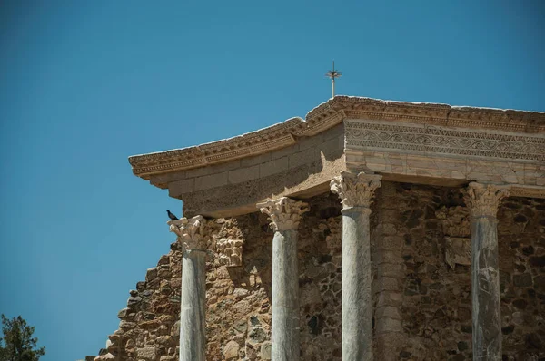 Marmorpelare och arkitraven i den romerska teatern vid Merida — Stockfoto