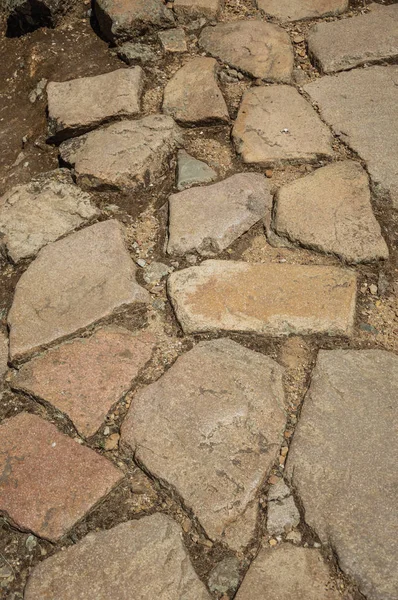 Stará ulice zhotovena z velkých kamenů na archeologickém nalezišti Merida — Stock fotografie