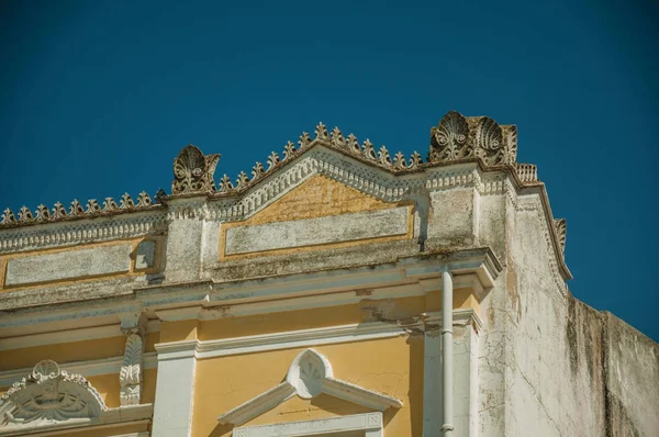 Refined masonry and plaster ornaments on building at Merida — Stock Photo, Image