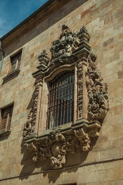 Window on stone wall of old building at Salamanca — Stock fotografie