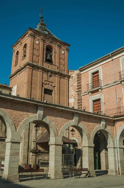 Mercado Chico Square omringd door oud gebouw in Avila — Stockfoto