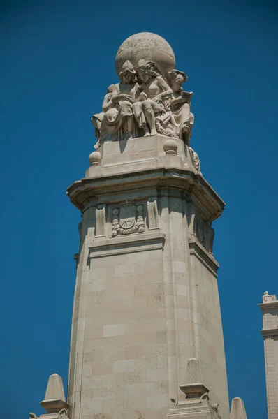 마드리드 의 세르반테스 기념비 위에 조각 — 스톡 사진