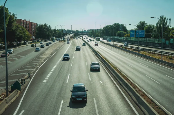 Cars on highway with heavy traffic in Madrid — Stock Photo, Image