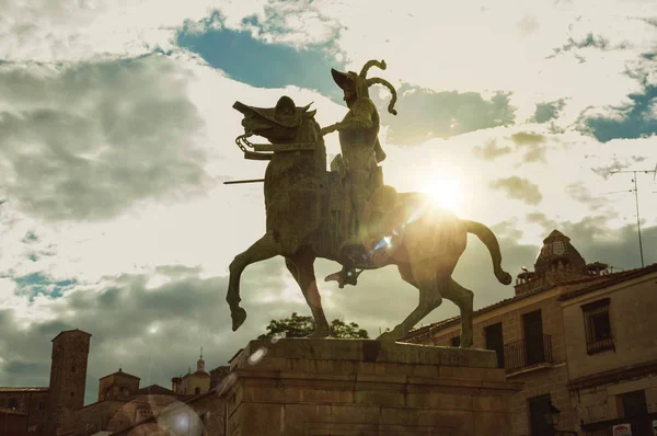 Pizarro equestrian statue in the Plaza Mayor of Trujillo — Stock Photo, Image