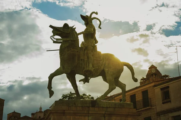Pizarro pomnik jeździecki na Plaza Mayor w Trujillo — Zdjęcie stockowe