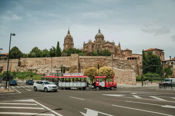 Dome and steeple from New Cathedral and street at Salamanca — Stock Photo, Image