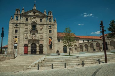 Avila'daki Santa Teresa de Jesus Manastırı'nın önündeki meydan