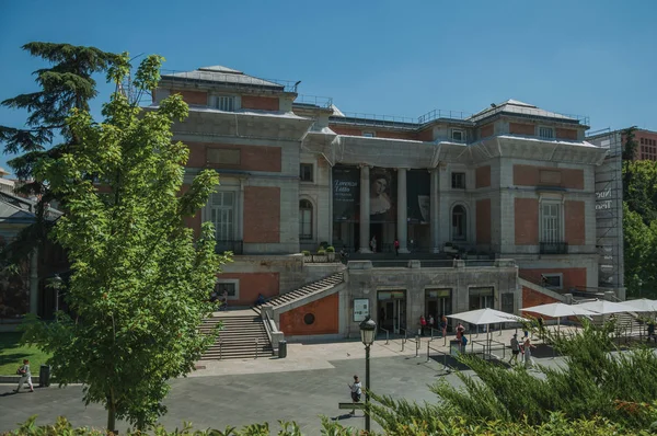 Fasade av Prado Museum i Madrid – stockfoto