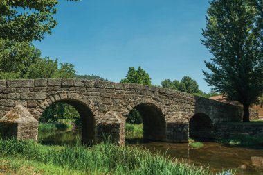 Portagem Sever Nehri üzerinde eski Roma taş köprü