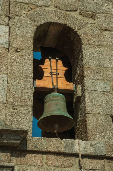 Középkori torony kőből tégla a harang — Stock Fotó