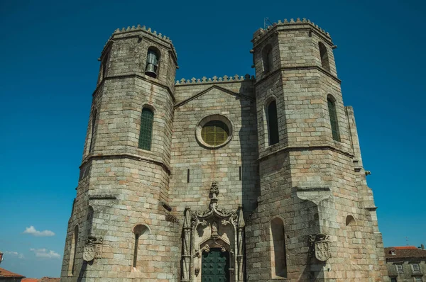 과르다 대성당의 가파른 고딕 양식의 외관 — 스톡 사진