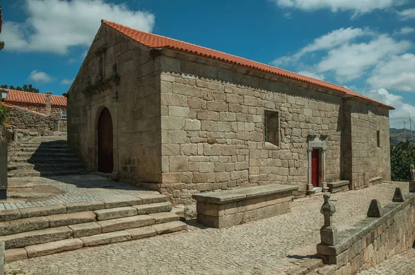 Capilla gótica de piedra con escalera —  Fotos de Stock