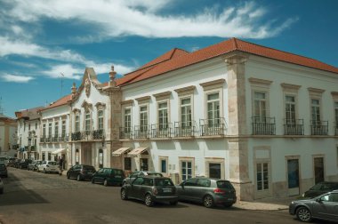 Estremoz bir sokakta barok dekor ile Bina