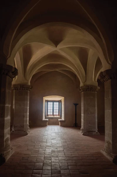 에보라몬테 성 기둥이 있는 내부 홀 — 스톡 사진