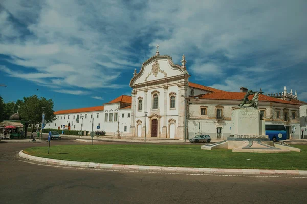 Estremoz barok tarzında bina ile Sokak kavşak — Stok fotoğraf