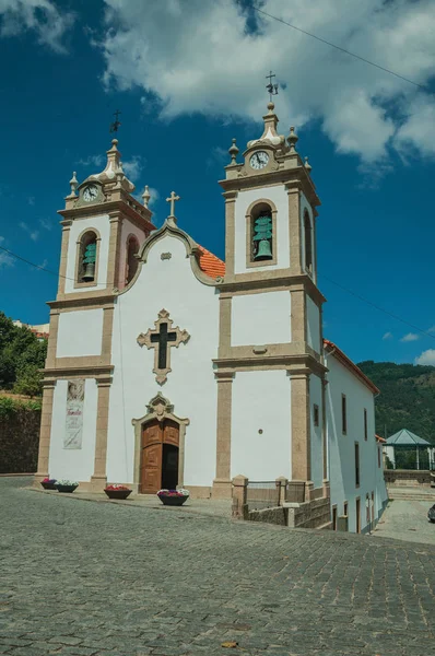 Igreja de São Pedro em estilo barroco com campanário — Fotografia de Stock