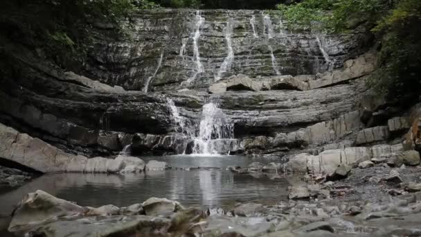 Waterfalls. Several levels of waterfalls. Video with waterfalls. video of flowing water, flowing stream among stones. Stream in the forest — Stock Footage Waterfalls Several Levels Waterfalls Video Waterfalls Video Flowing Water Flowing Video Clip