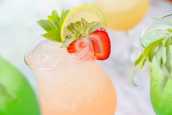 A variety of soft drinks. Assortment of soft drinks. Tarragon lemonade, Strawberry lemonade, Pear lemonade. Lemonade on a light background. — Stock Photo, Image