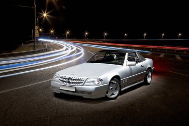 Kropotkin, Rusya - 26,08,2020 - R129 Mercedes-Benz sl300-24 gece çekim