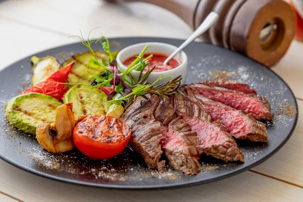 Chopped Medium Rare Steak Grilled Vegetables Sauce Served Dish Dish — Stock Photo, Image