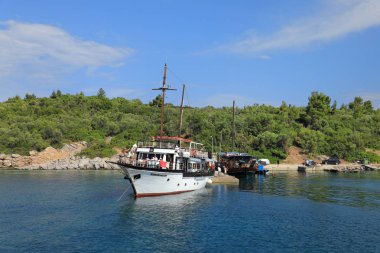 Paliouri Beach, Yunanistan-Haziran 14, 2018: yat deniz yolculuğuna çıkmanı hazırlanılıyor turist